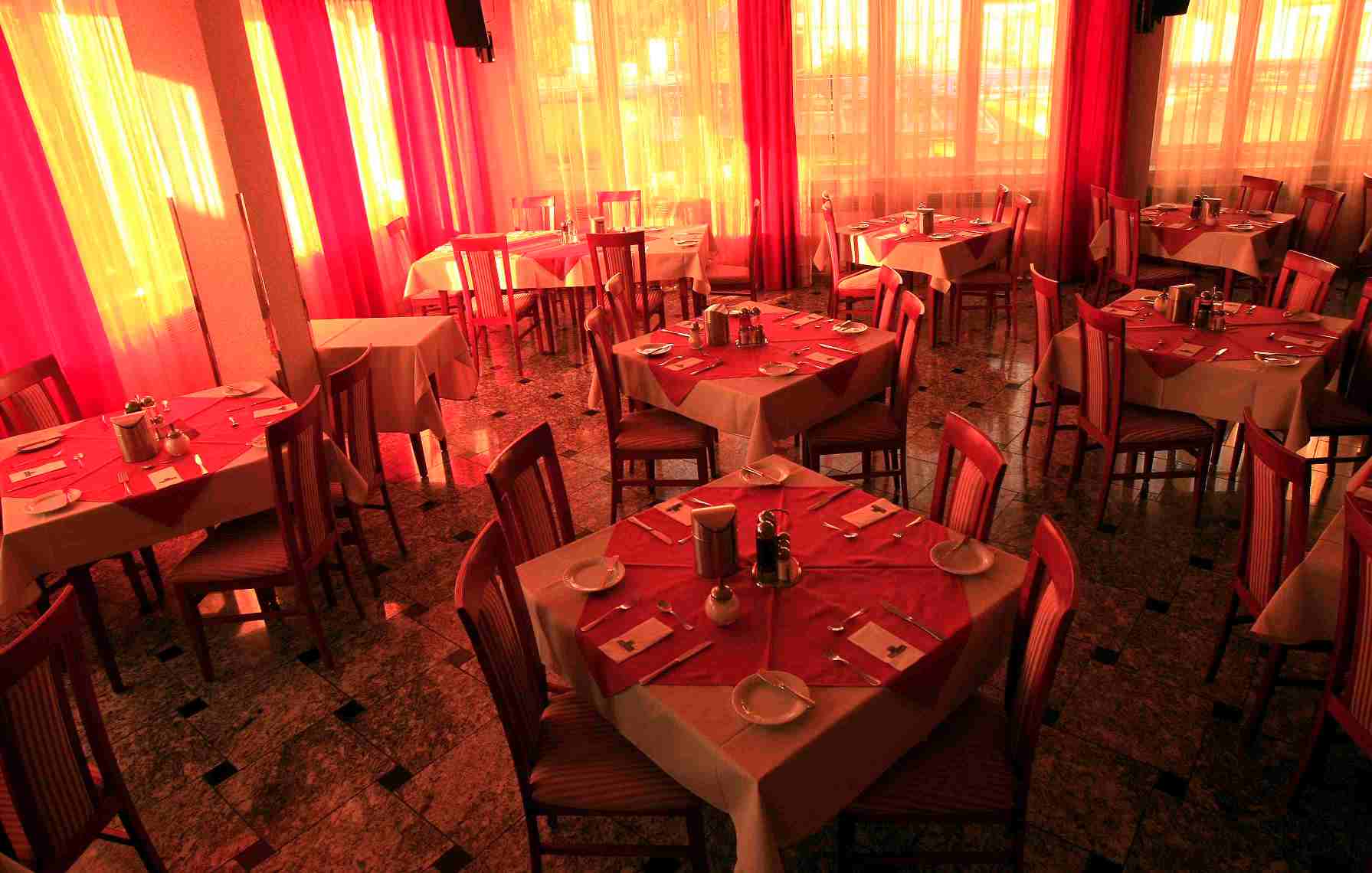 Éttermi etikett és étkezési kultúra, avagy hogyan illik viselkedni étteremben