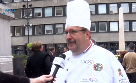 Prohászka Béla gulyáslevest főzött II. Magyar Értékek Napján