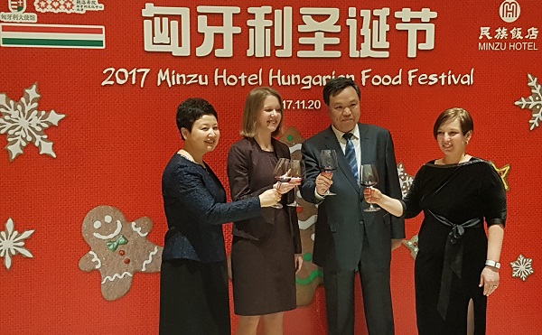 Kar&aacute;csonyi Kulturbaz&aacute;r - Hungarian Food Festival a Minzu Hotelben