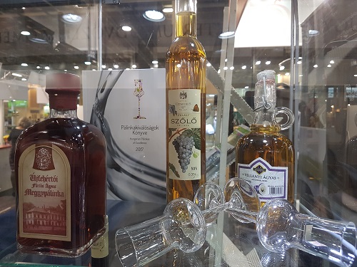 Magyar F&ouml;ld Legjava Bisztro az OM&Eacute;K-on