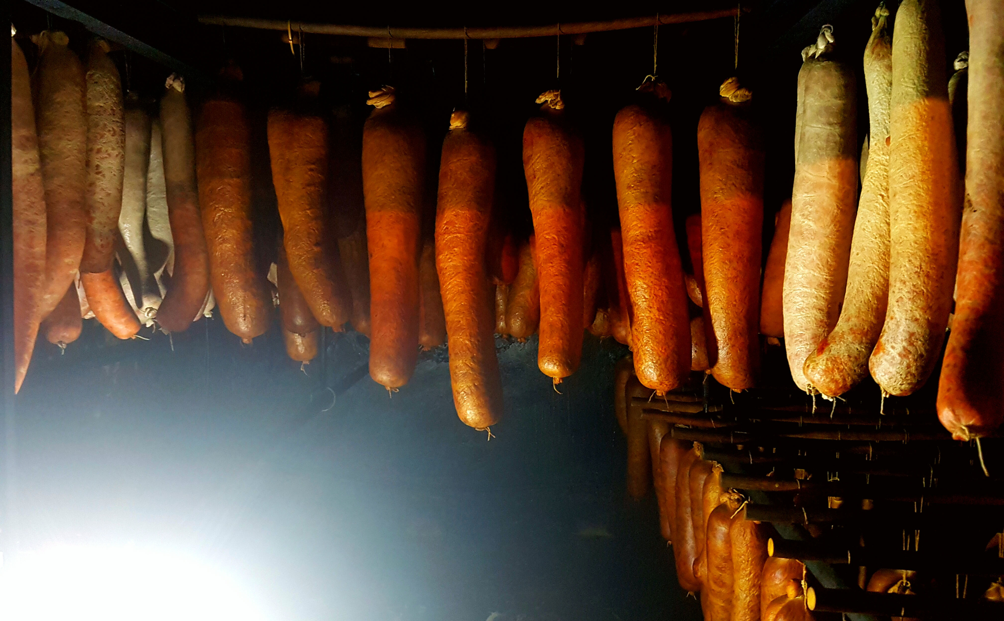 Magyarorsz&aacute;gon &eacute;s k&uuml;lf&ouml;ld&ouml;n is n&eacute;pszerűek a magyar kolb&aacute;szok