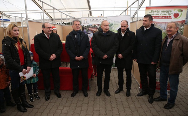 Az alma népszerűsítésében vesz részt Prohászka Béla