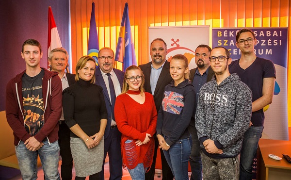 Diák- és oktatói csoport képviseli hazánkat Pekingben