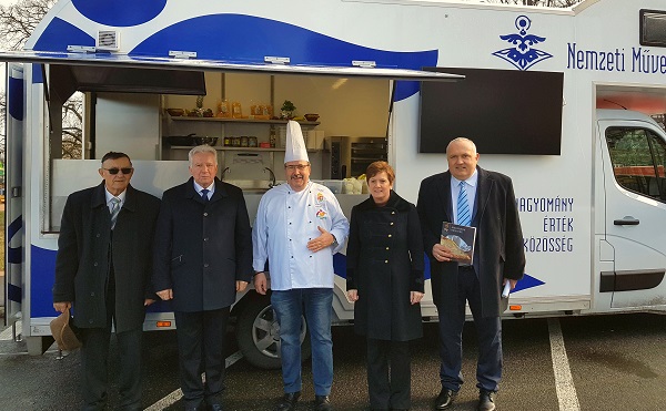 Hagyomány, érték, közösség - gasztrobusz az orosházi fesztiválon